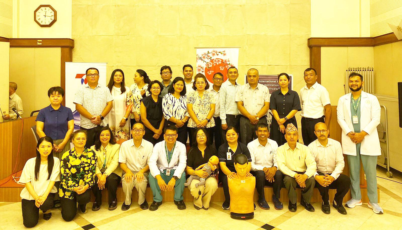 𝐆𝐫𝐚𝐧𝐝𝐞 𝐈𝐧𝐭𝐞𝐫𝐧𝐚𝐭𝐢𝐨𝐧𝐚𝐥 𝐇𝐨𝐬𝐩𝐢𝐭𝐚𝐥 conducted a 𝐜𝐨𝐦𝐩𝐫𝐞𝐡𝐞𝐧𝐬𝐢𝐯𝐞 𝐁𝐚𝐬𝐢𝐜 𝐋𝐢𝐟𝐞 𝐒𝐮𝐩𝐩𝐨𝐫𝐭 (𝐁𝐋𝐒) 𝐓𝐫𝐚𝐢𝐧𝐢𝐧𝐠 𝐬𝐞𝐬𝐬𝐢𝐨𝐧 𝐚𝐭 𝐭𝐡𝐞 𝐄𝐦𝐛𝐚𝐬𝐬𝐲 𝐨𝐟 𝐉𝐚𝐩𝐚𝐧